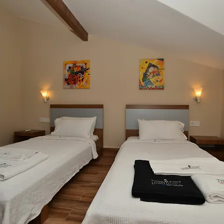 Lighthouse Natalia Aparts *