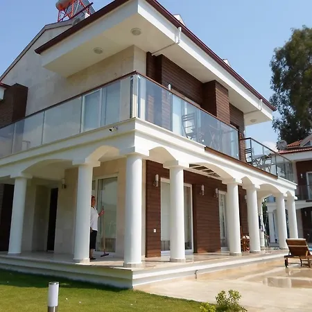 Lighthouse Natalia Aparts *