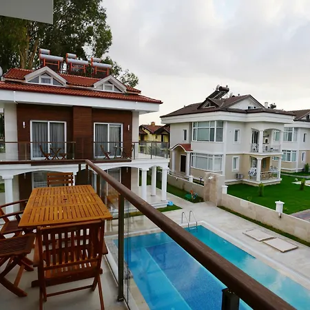 Lighthouse Natalia Aparts フェティエ