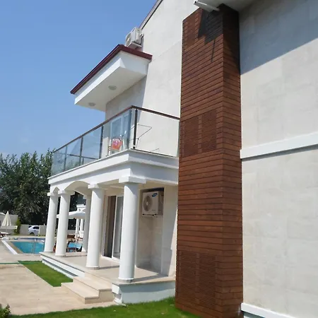 Lighthouse Natalia Aparts * フェティエ