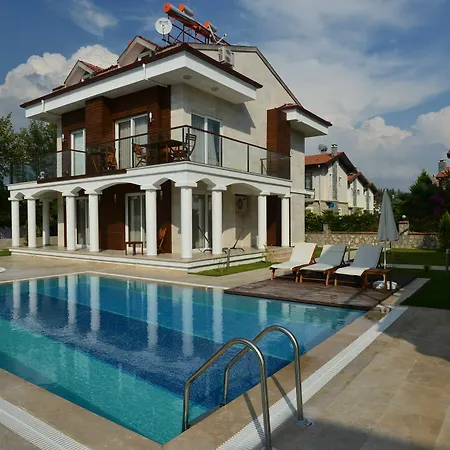 Lighthouse Natalia Aparts アパート